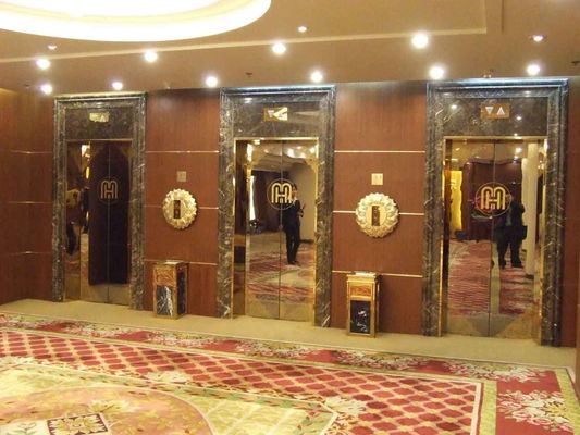 Καλή τιμή Αντοχής χρωματισμένη ανοξείδωτου διακόσμηση ξενοδοχείων πιάτων καθρεφτών χαρακτικής φύλλων χρυσή σε απευθείας σύνδεση