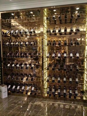 Καλή τιμή Τραπέζι μπαρ Wine Cellar Club Wine Cabinet Ντουλάπα με χωρίσματα ψηλά πόδια σε απευθείας σύνδεση