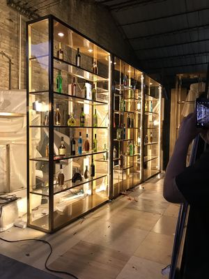 Καλή τιμή Επιτραπέζιο Ντουλάπι Κρασιού Μπαρ Ντουλάπι Ψηλοπόδι σε απευθείας σύνδεση